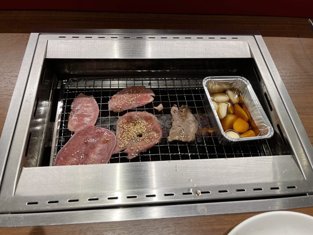 焼肉の和民お肉焼いてます