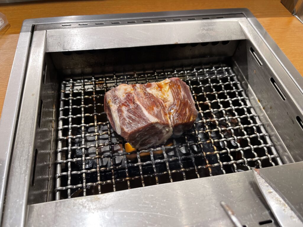 塊ハラミ焼く