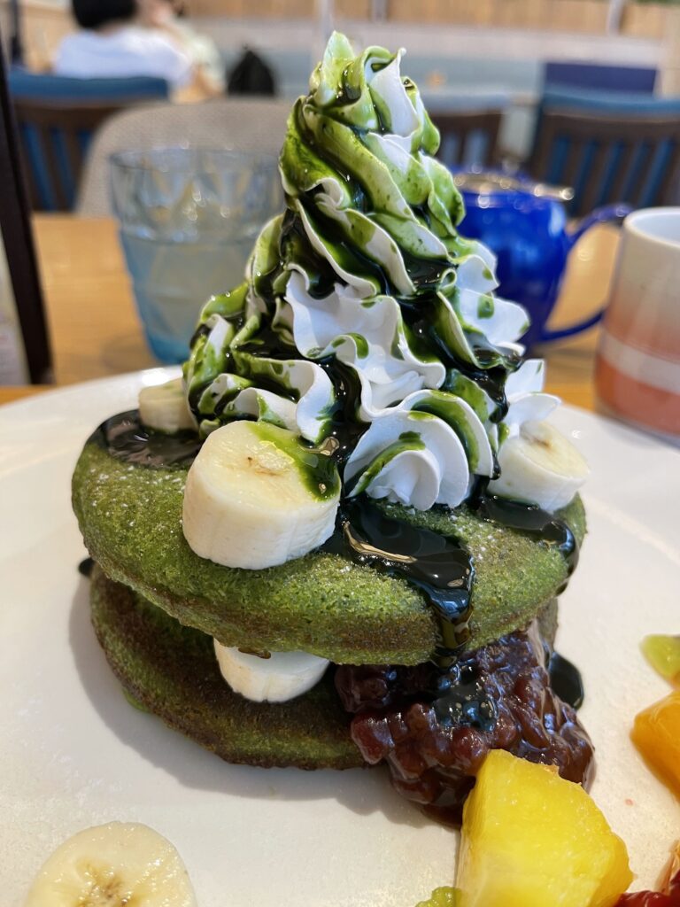 抹茶パンケーキシロップがけ