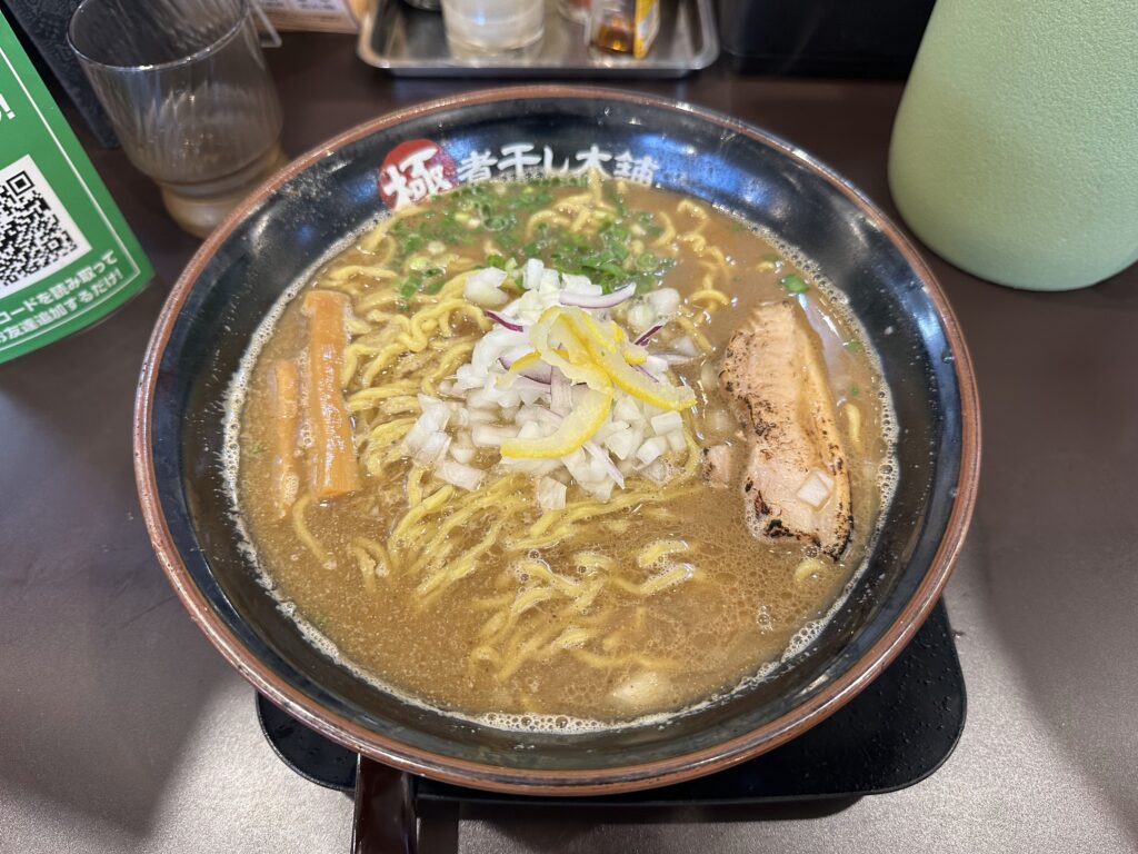 煮干し豚骨ラーメン