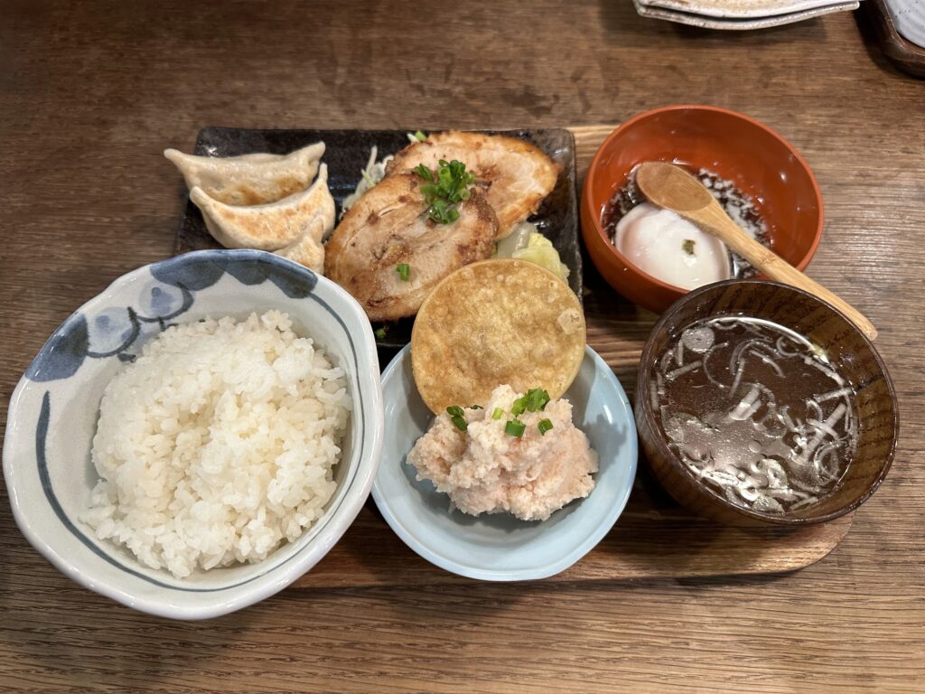 餃子チャーシュー定食たらも追加