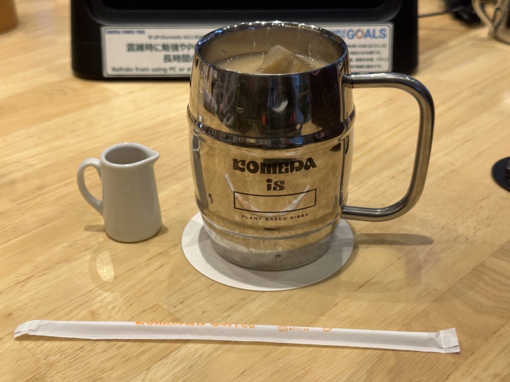 たっぷりアイスオーツミルクコーヒー