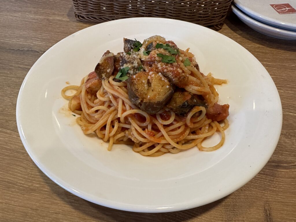 ベーコンと揚げナスのトマトソーススパゲッティ