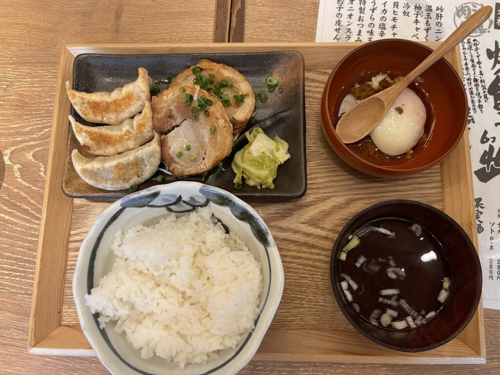 餃子焼豚定食