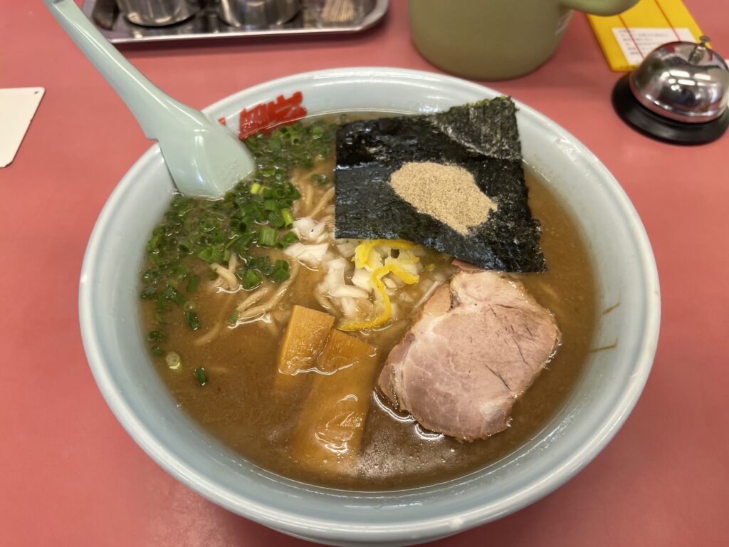 煮干し豚骨ラーメン