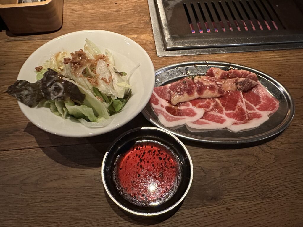 サラダと肉