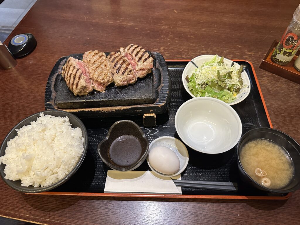 ハンバーグ定食