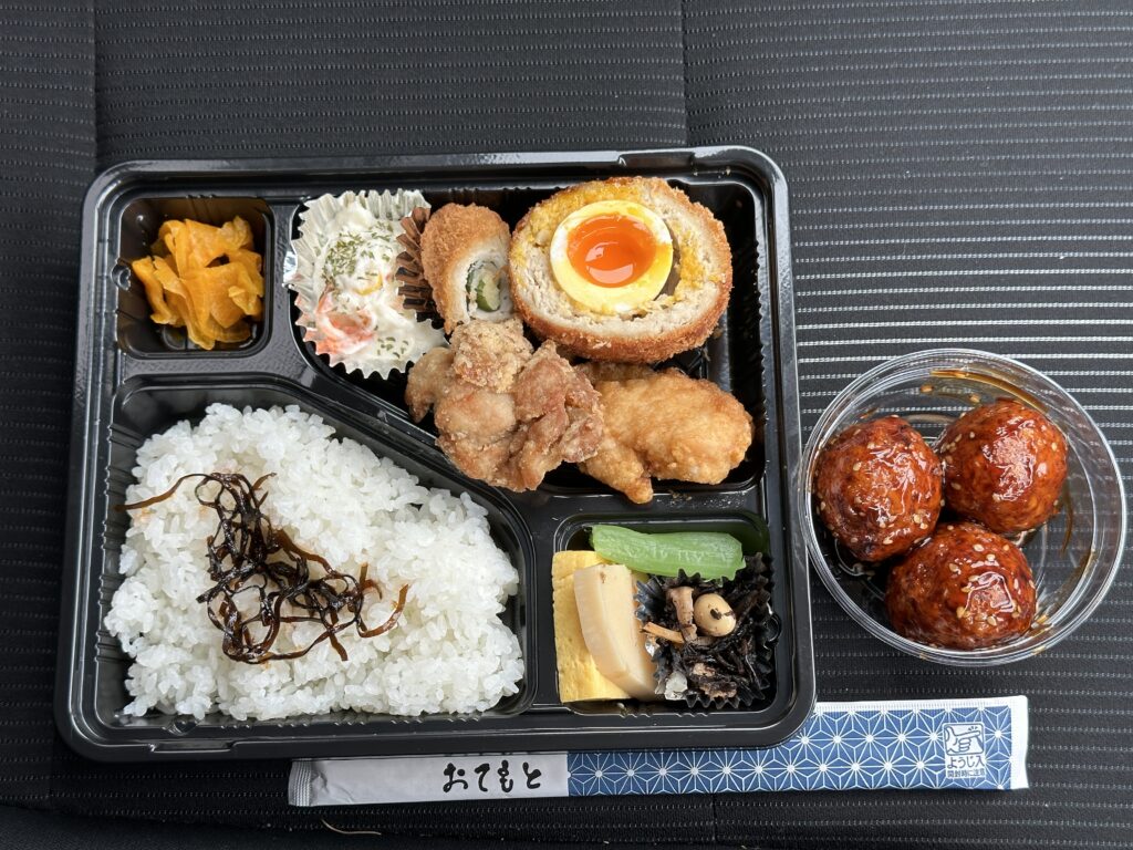 スペシャル弁当と鶏肉団子