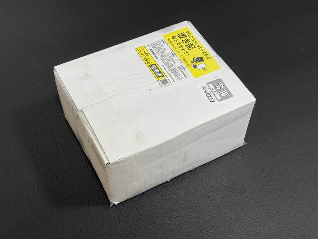 全国保証の優待品の入った箱