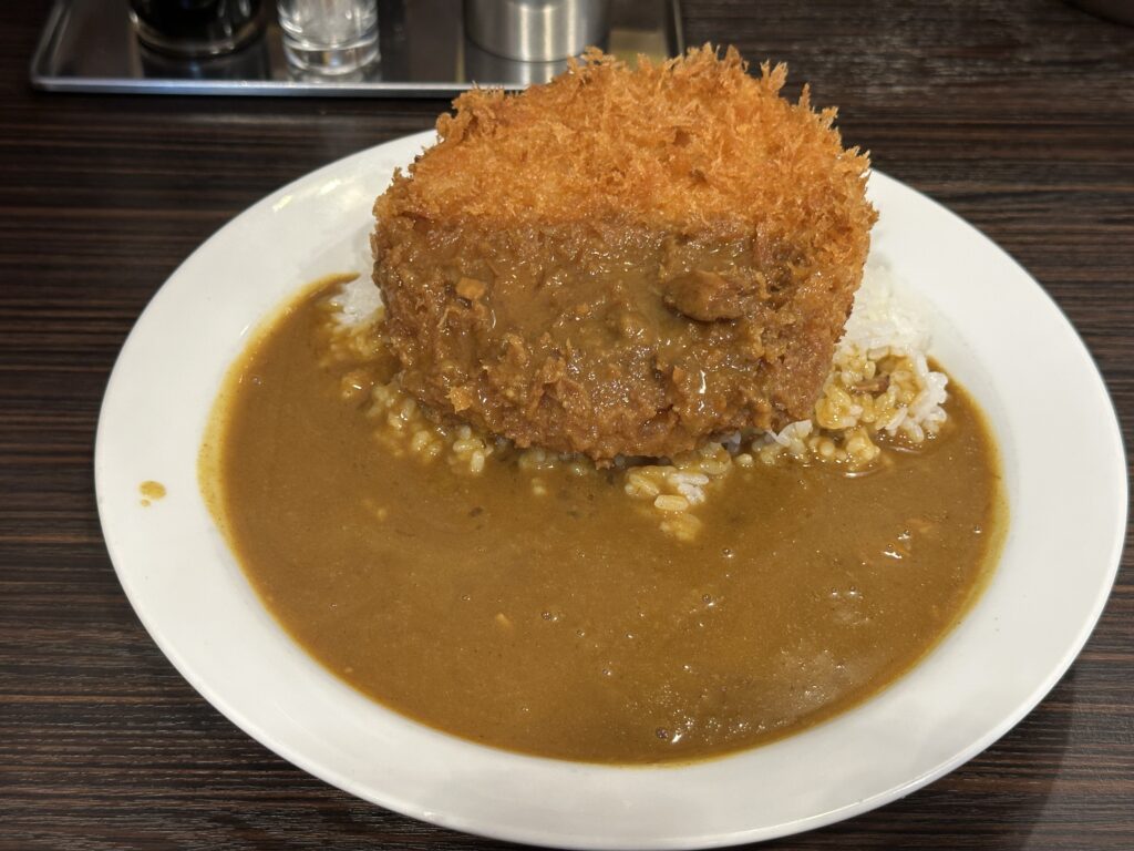 大きなコロッケカレー