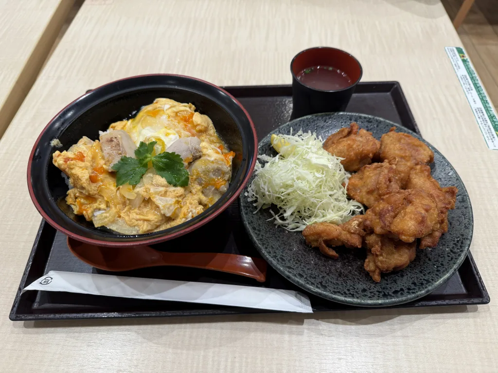 ひな鶏伊勢ゐの親子丼と唐揚げのセット