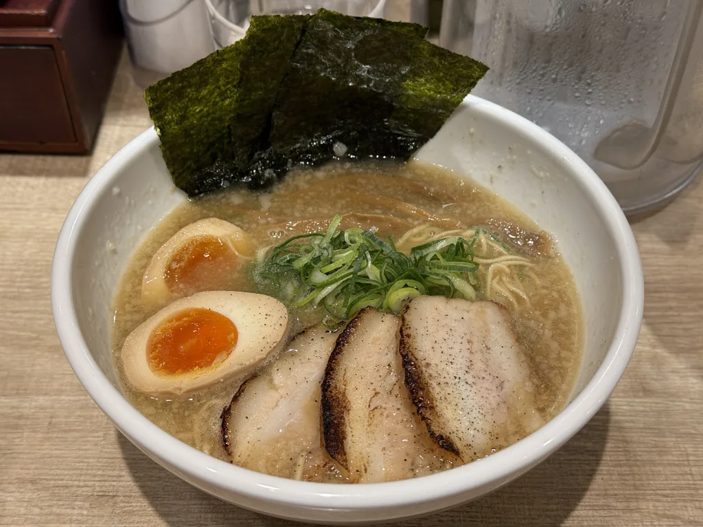 鶏ガラとんこつラーメン全部のせ