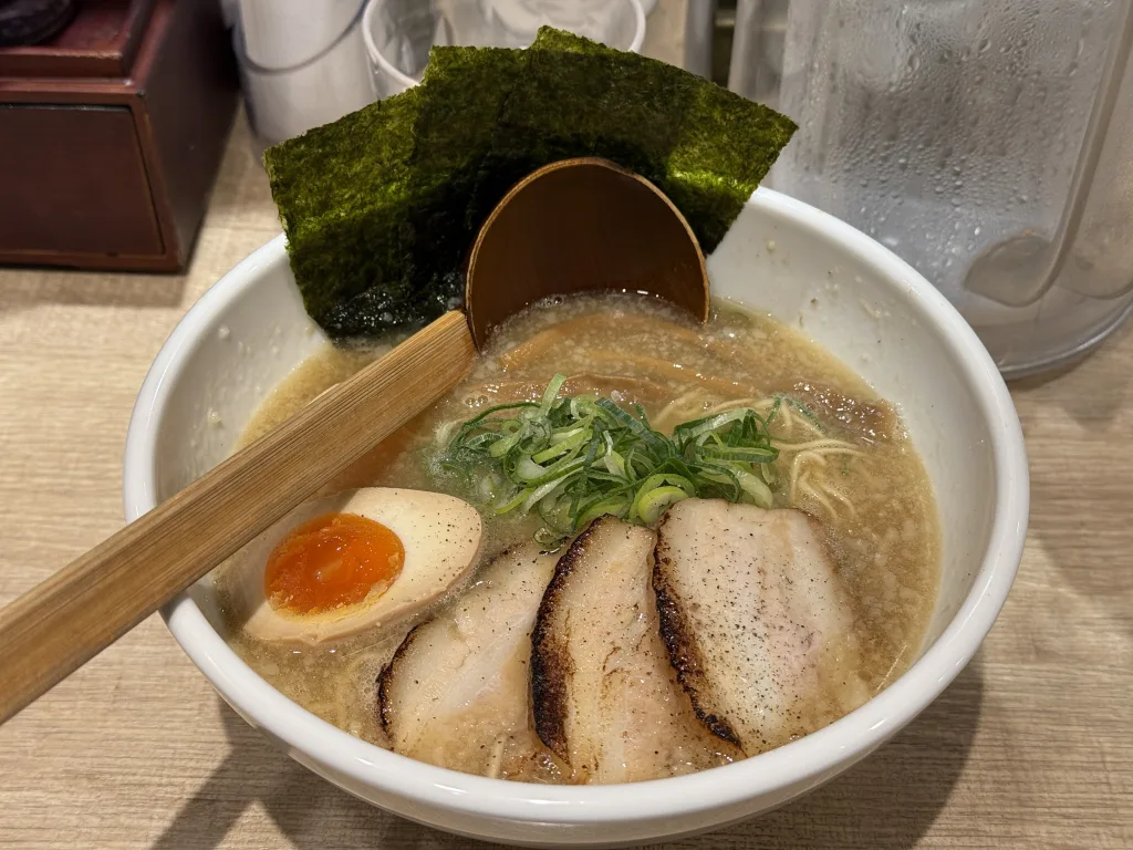 鶏ガラとんこつラーメン