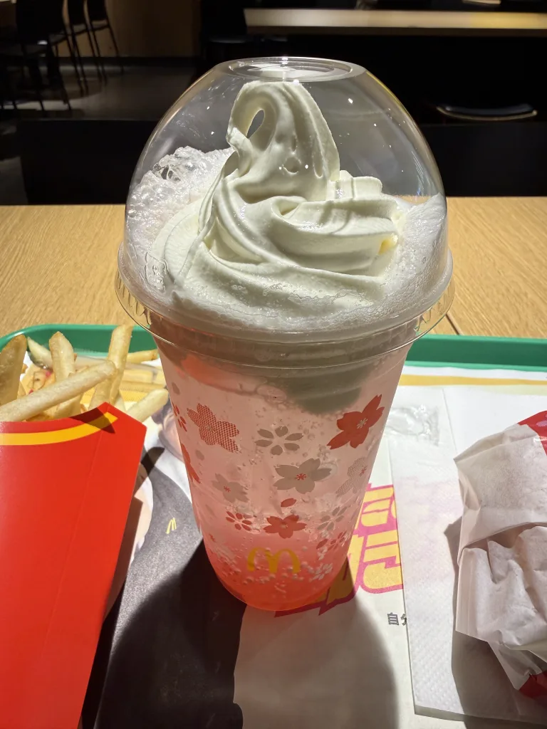 マックフロートとちおとめ白桃