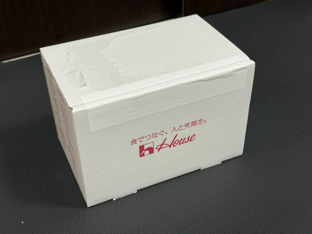 ハウス食品の優待品の入った箱