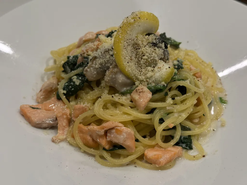 プリフィックスセットのクリームパスタ