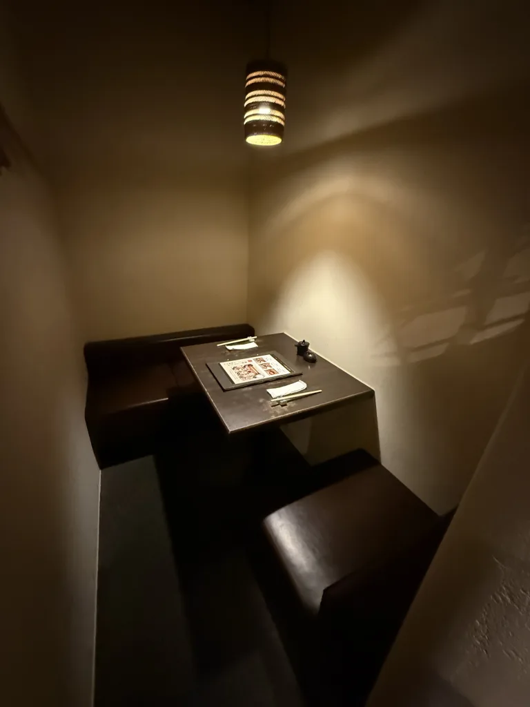 隠れ房の個室の中