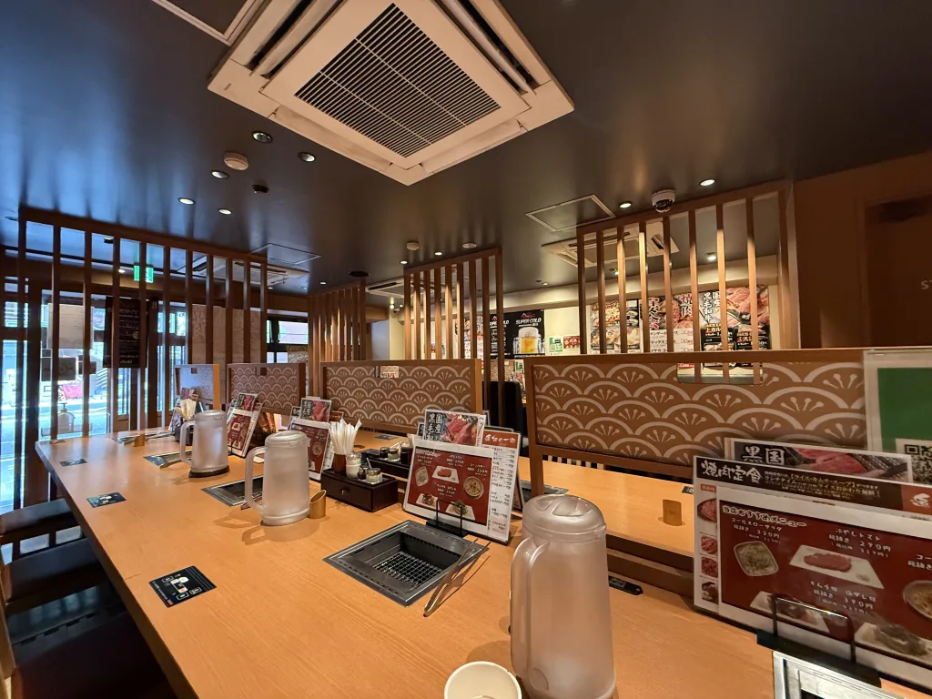 焼肉扇屋の店内