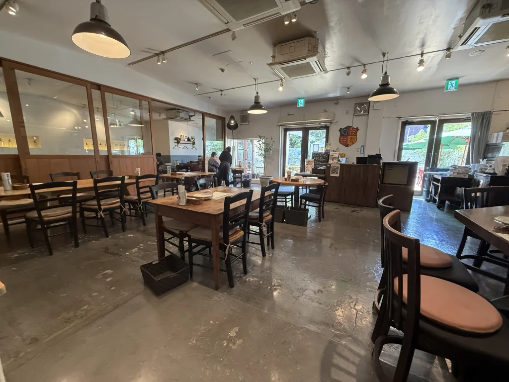 青いナポリの店内