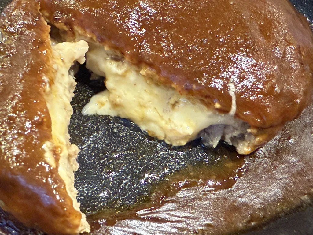 ミニチーズINハンバーグの中身