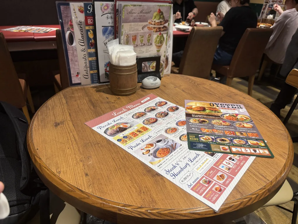 イタリアンバルパステルのテーブル