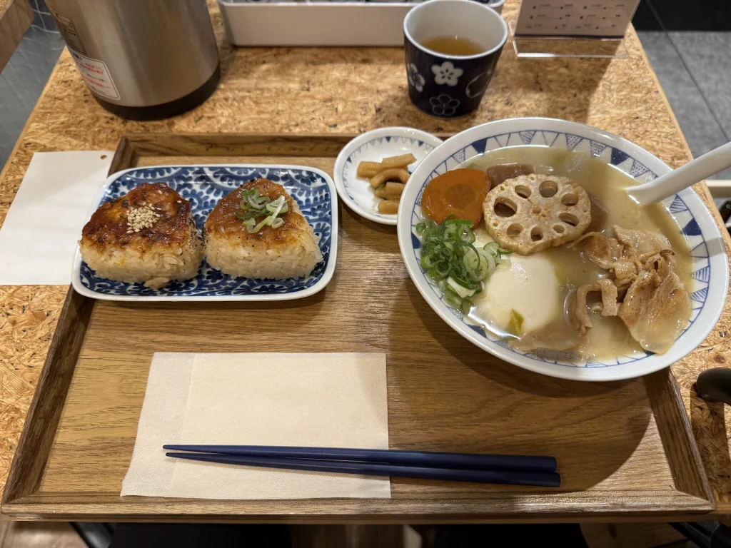 みそ焼きおにぎりとごろごろ野菜のごちそう豚汁定食