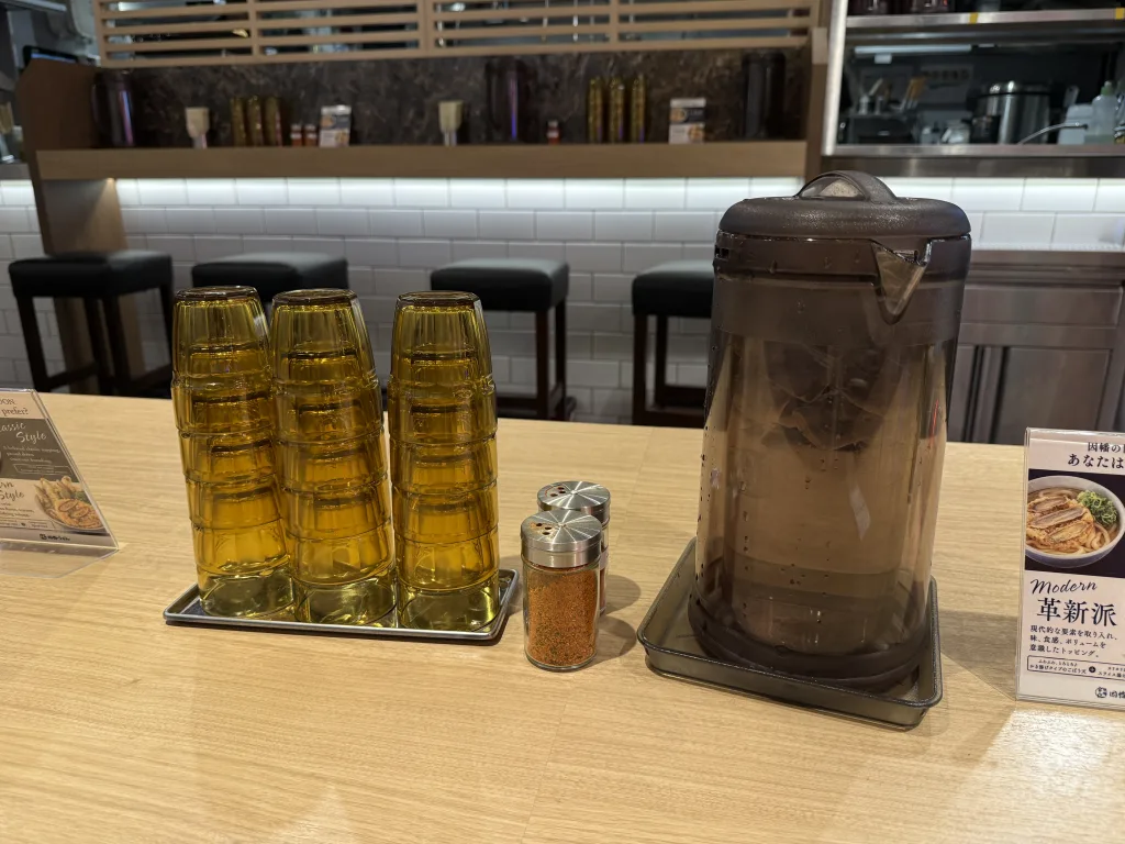 因幡うどんのテーブル席