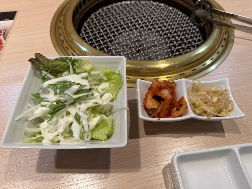 漫遊亭のサラダとナムル