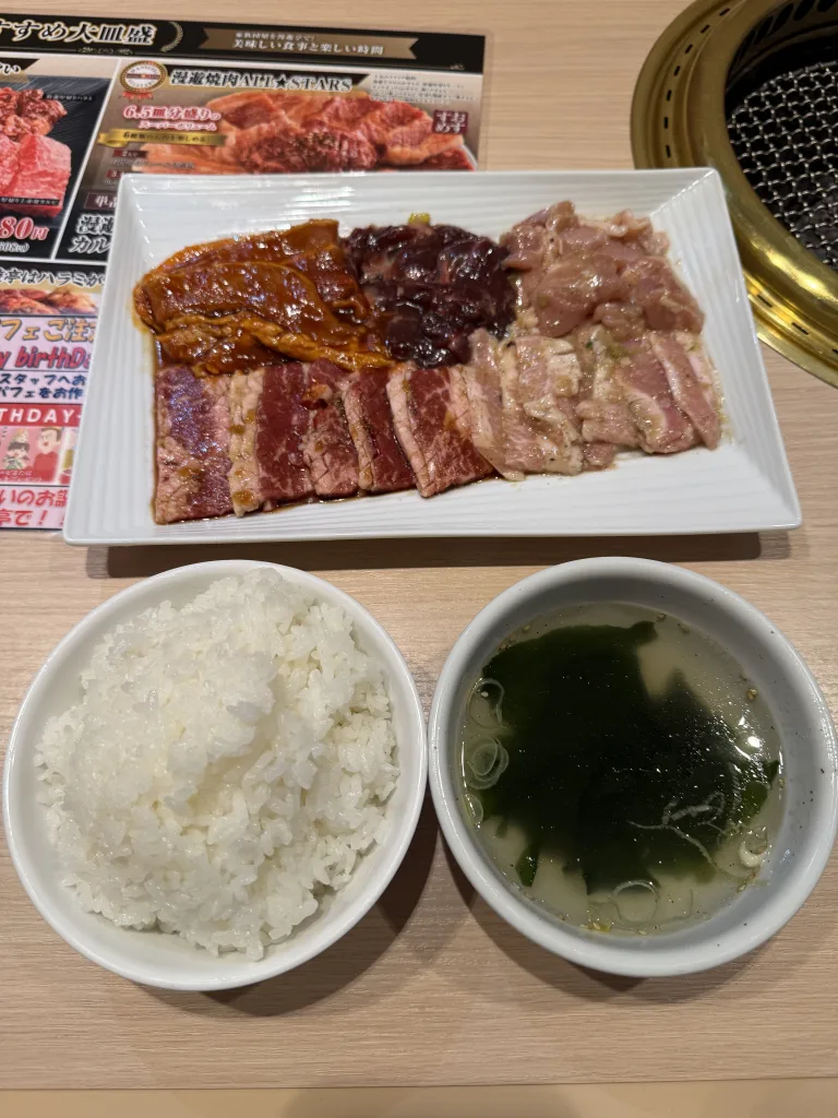 ５種盛りとライスとワカメスープ