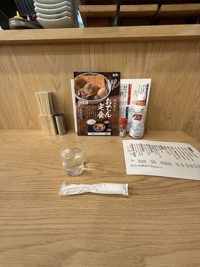 鳥平ちゃんのカウンター席