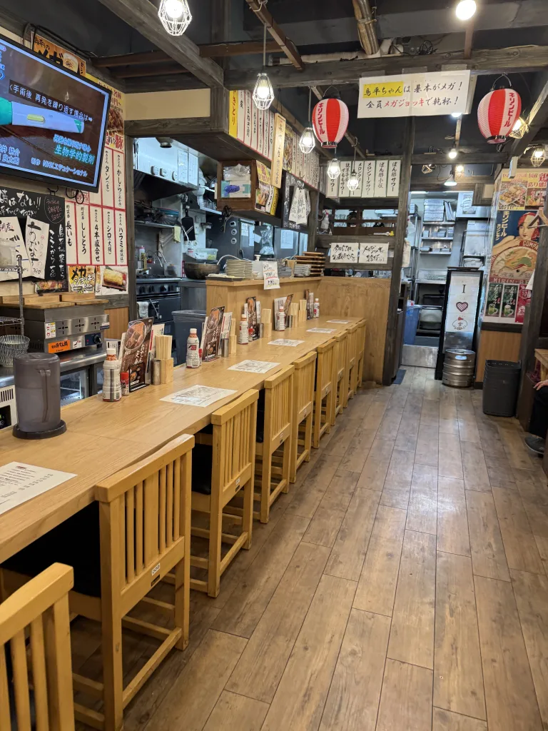 鳥平ちゃんの店内