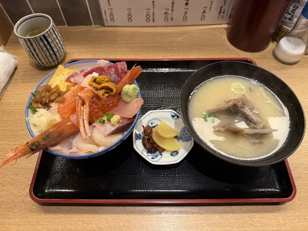 大漁海鮮丼とあら汁