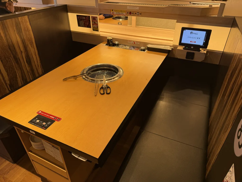 焼肉きんぐのテーブル席