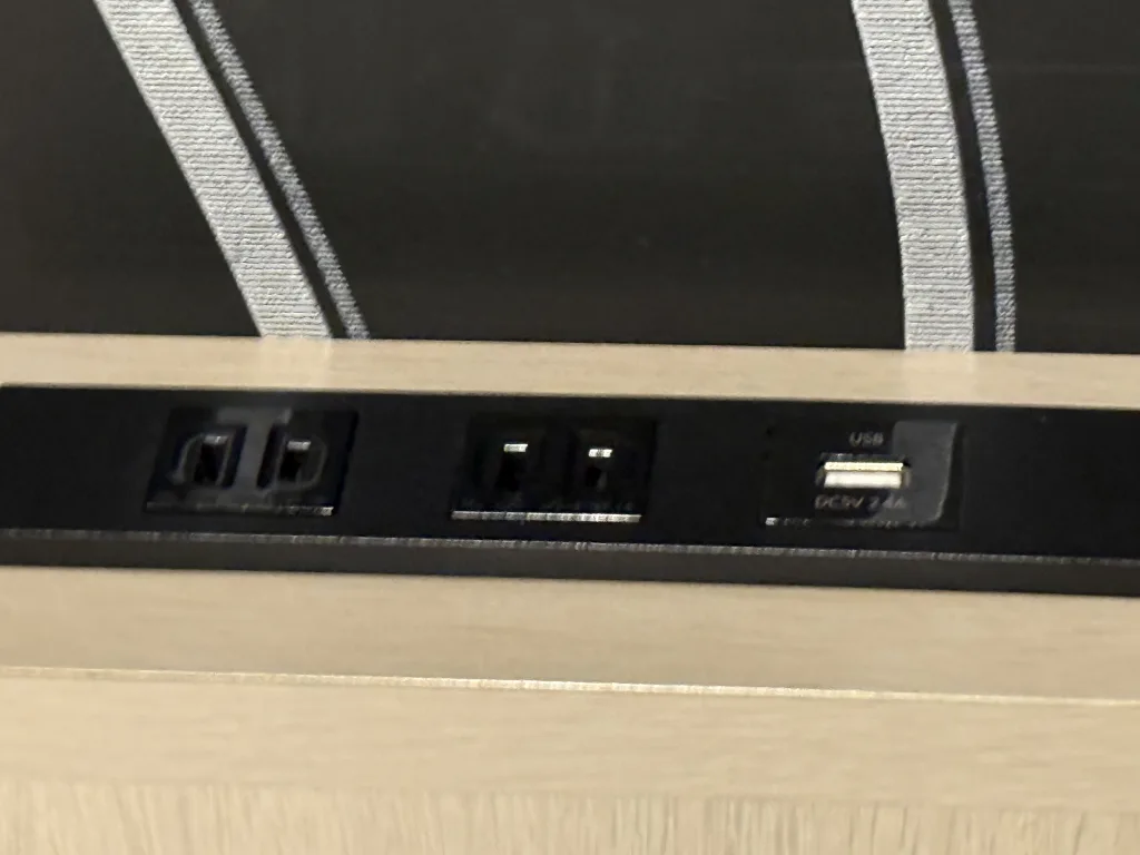 ココネ浅草の客室コンセント