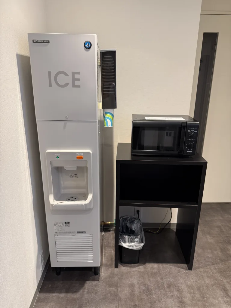 ココネ浅草の製氷器と電子レンジ