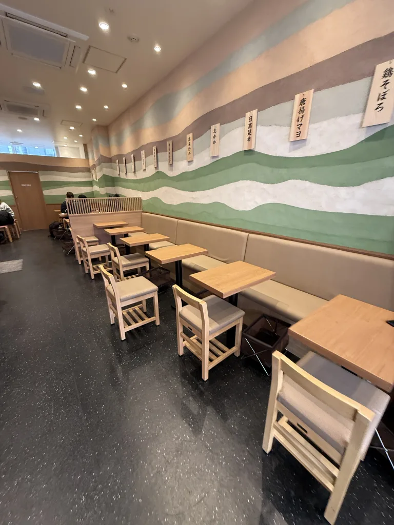 ひとにぎりのテーブル席