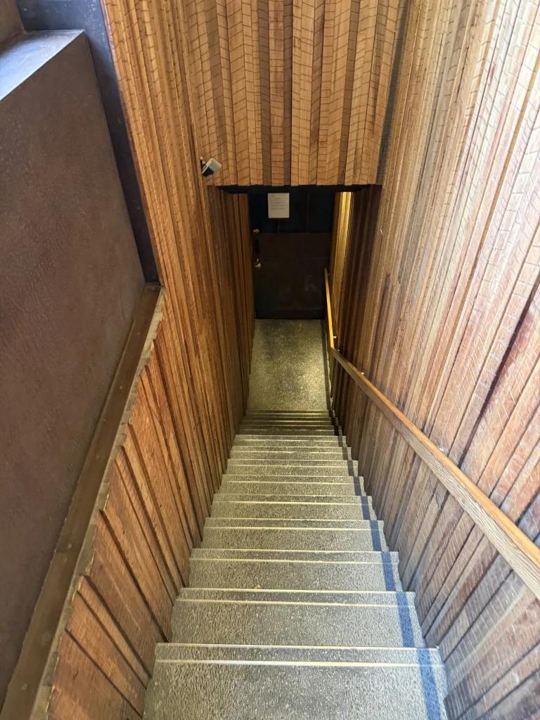 黒豚島津の階段