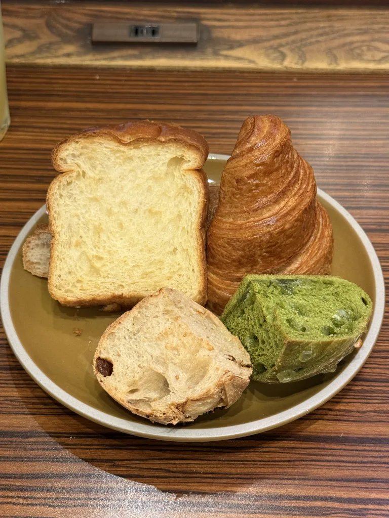 メゾンカイザーのパン盛り合わせ