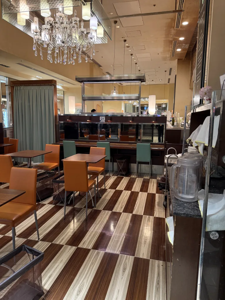 メゾンカイザーの店内
