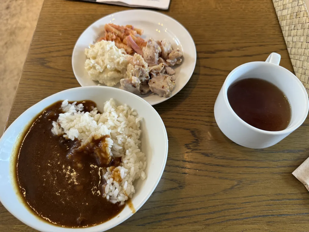 カレーとサラダとスープ