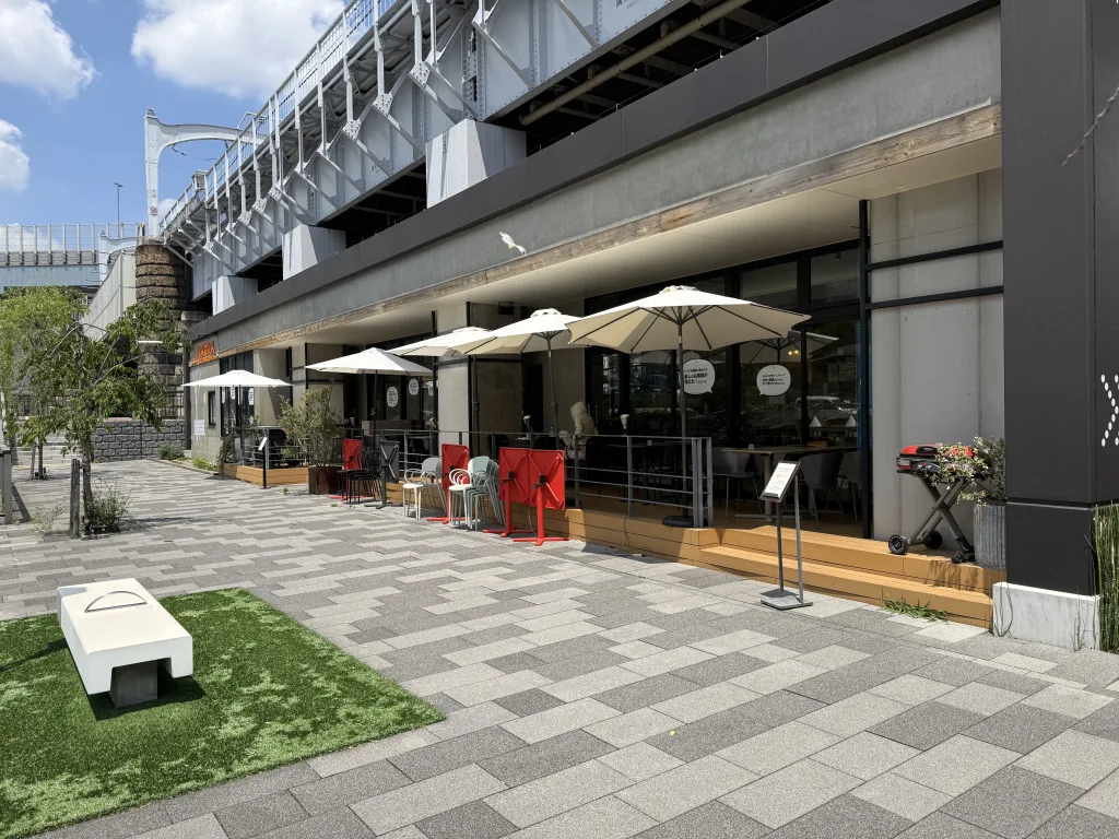 LAND_Aのテラス席