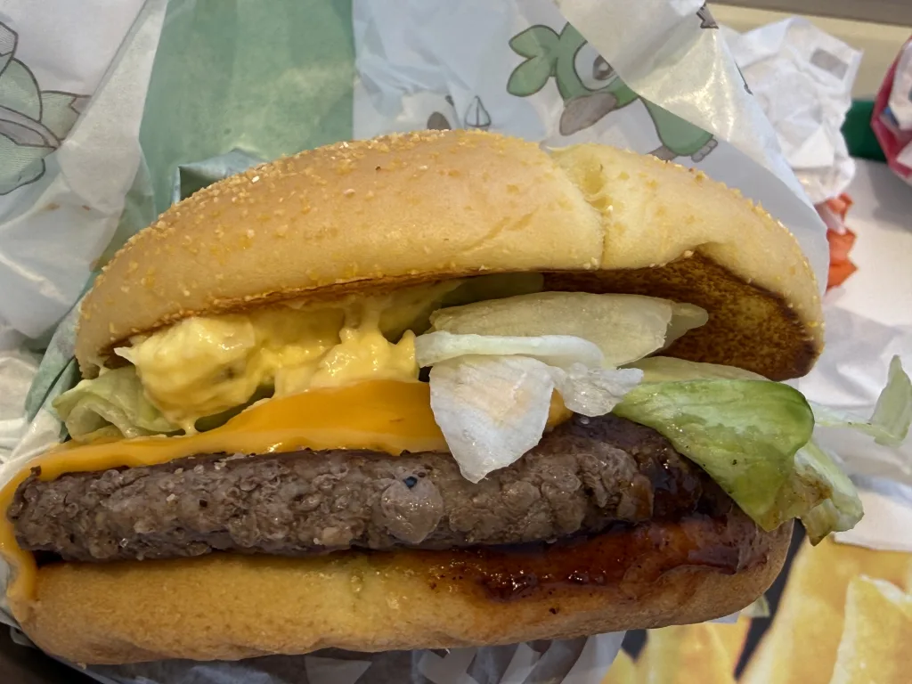 ポケモンバーガーのタルタルデミ肉厚ビーフ