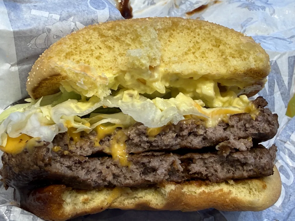 ポケモンバーガーの倍タルタルデミ肉厚ビーフ