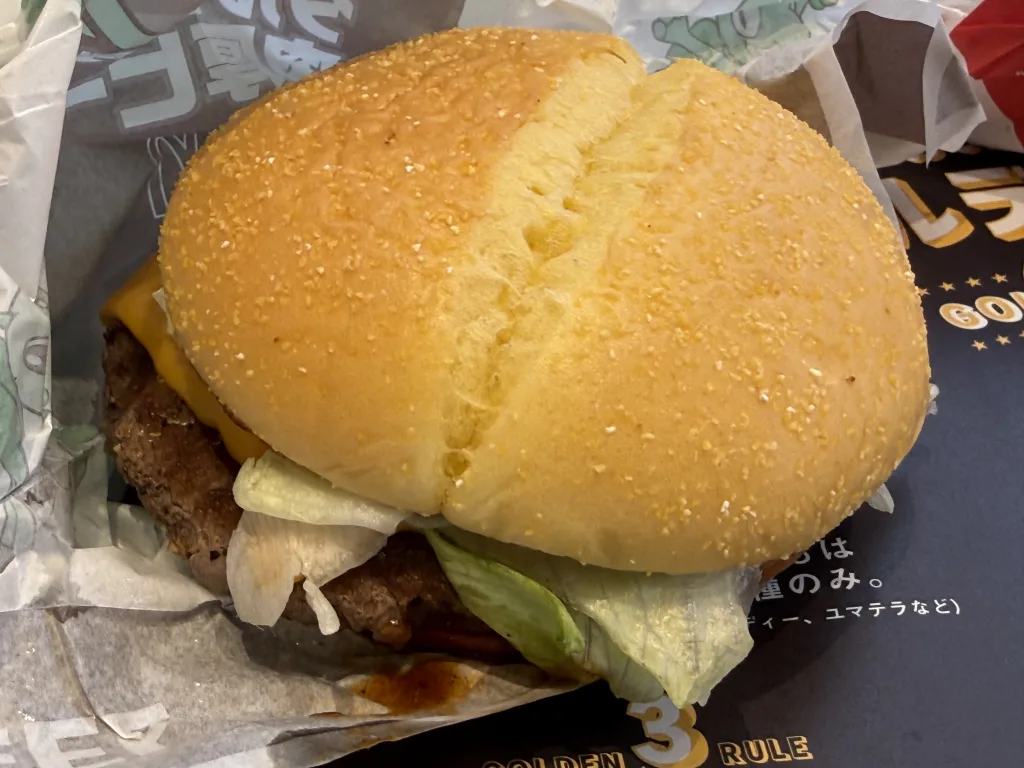 ポケモンバーガーのタルタルデミ肉厚ビーフ