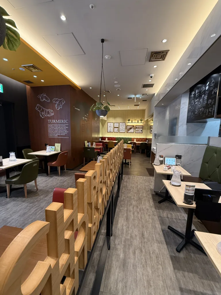 WORLDの店内