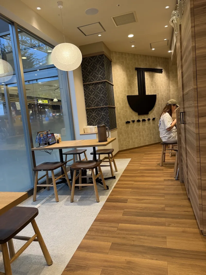 山下本気うどんの店内