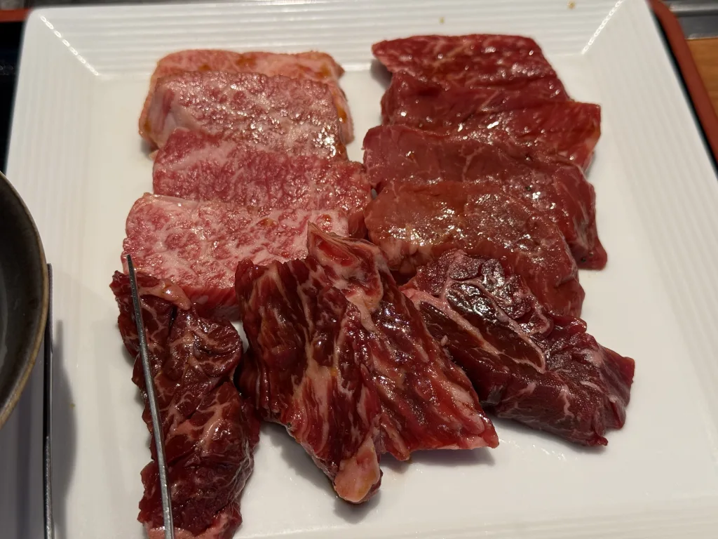 黒毛和牛の3種盛り肉特盛り
